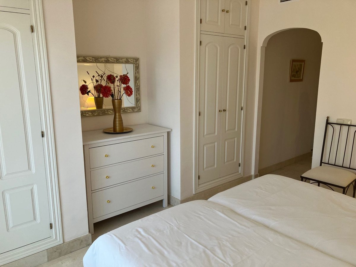 2 Bed Middle Floor Apartment in Elviria