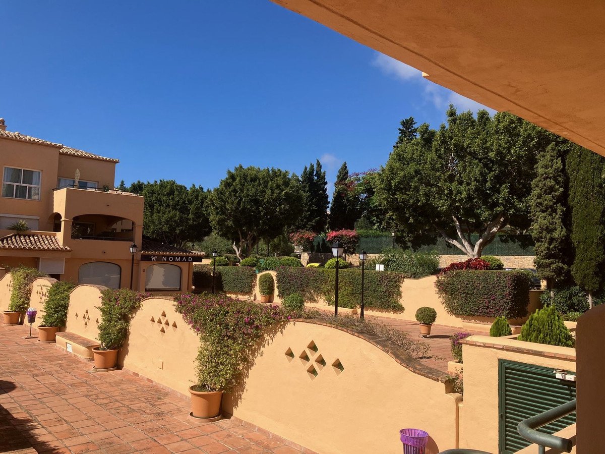2 Bed Middle Floor Apartment in Elviria