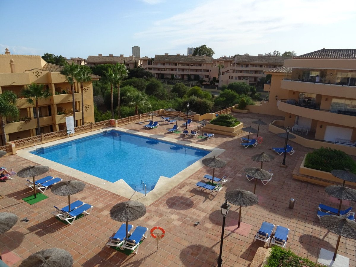 2 Bed Middle Floor Apartment in Elviria
