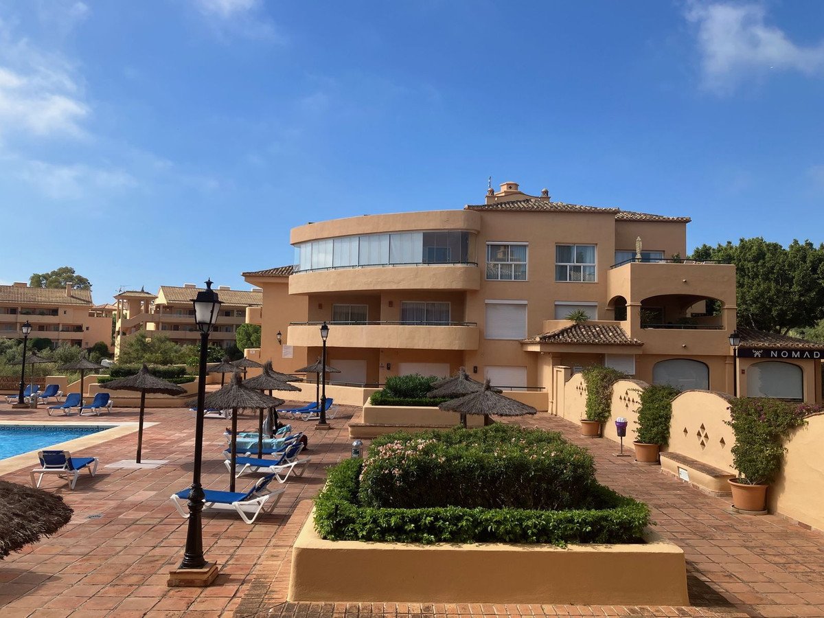 2 Bed Middle Floor Apartment in Elviria