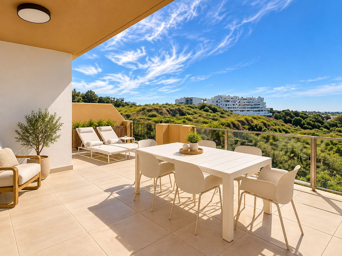 2 Bed Middle Floor Apartment in Estepona