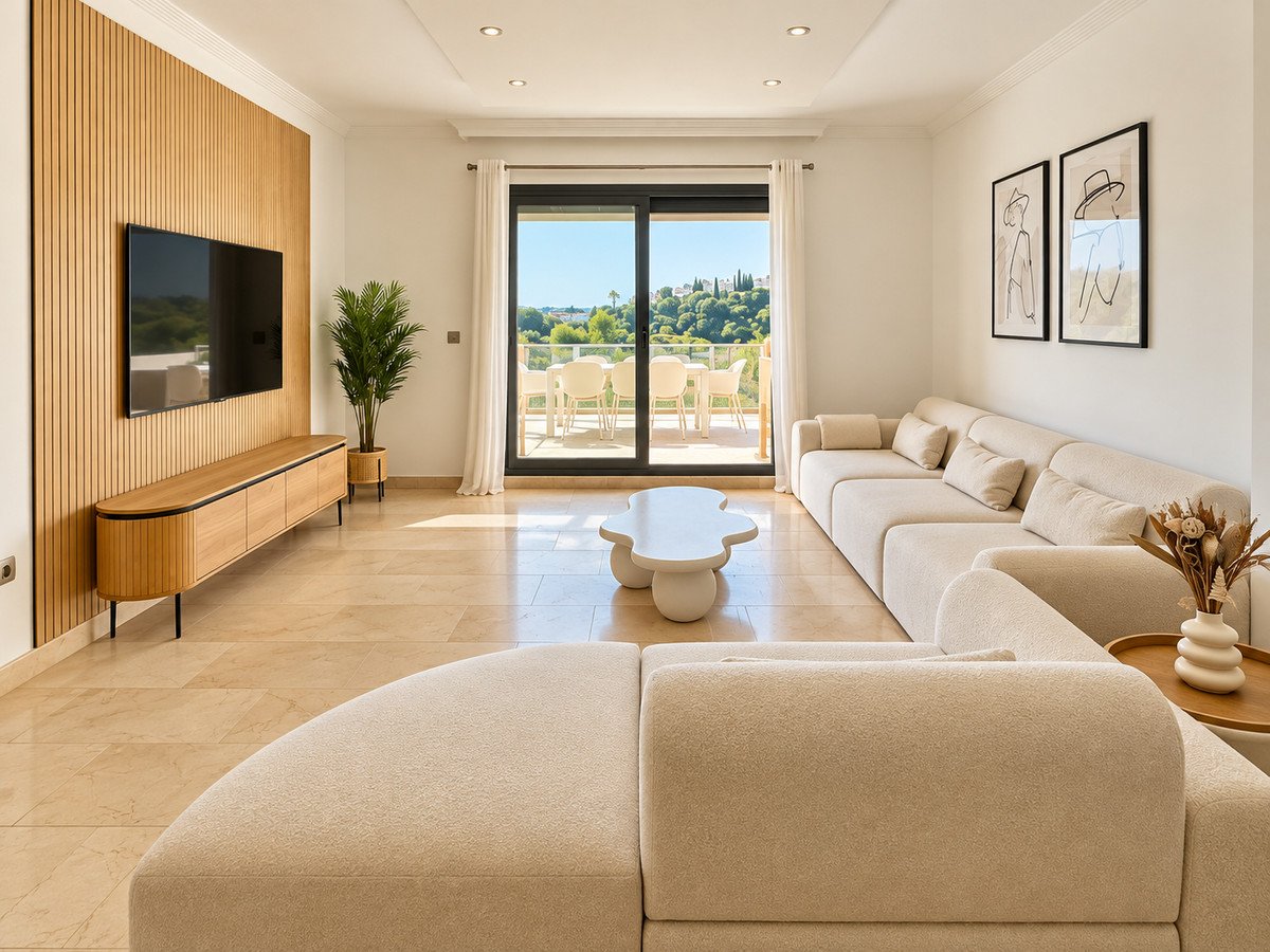 2 Bed Middle Floor Apartment in Estepona