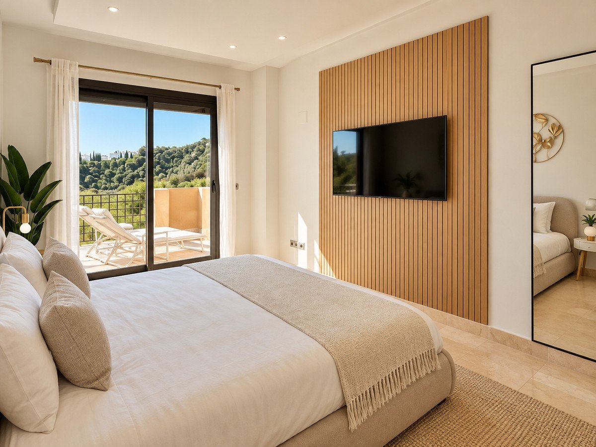 2 Bed Middle Floor Apartment in Estepona