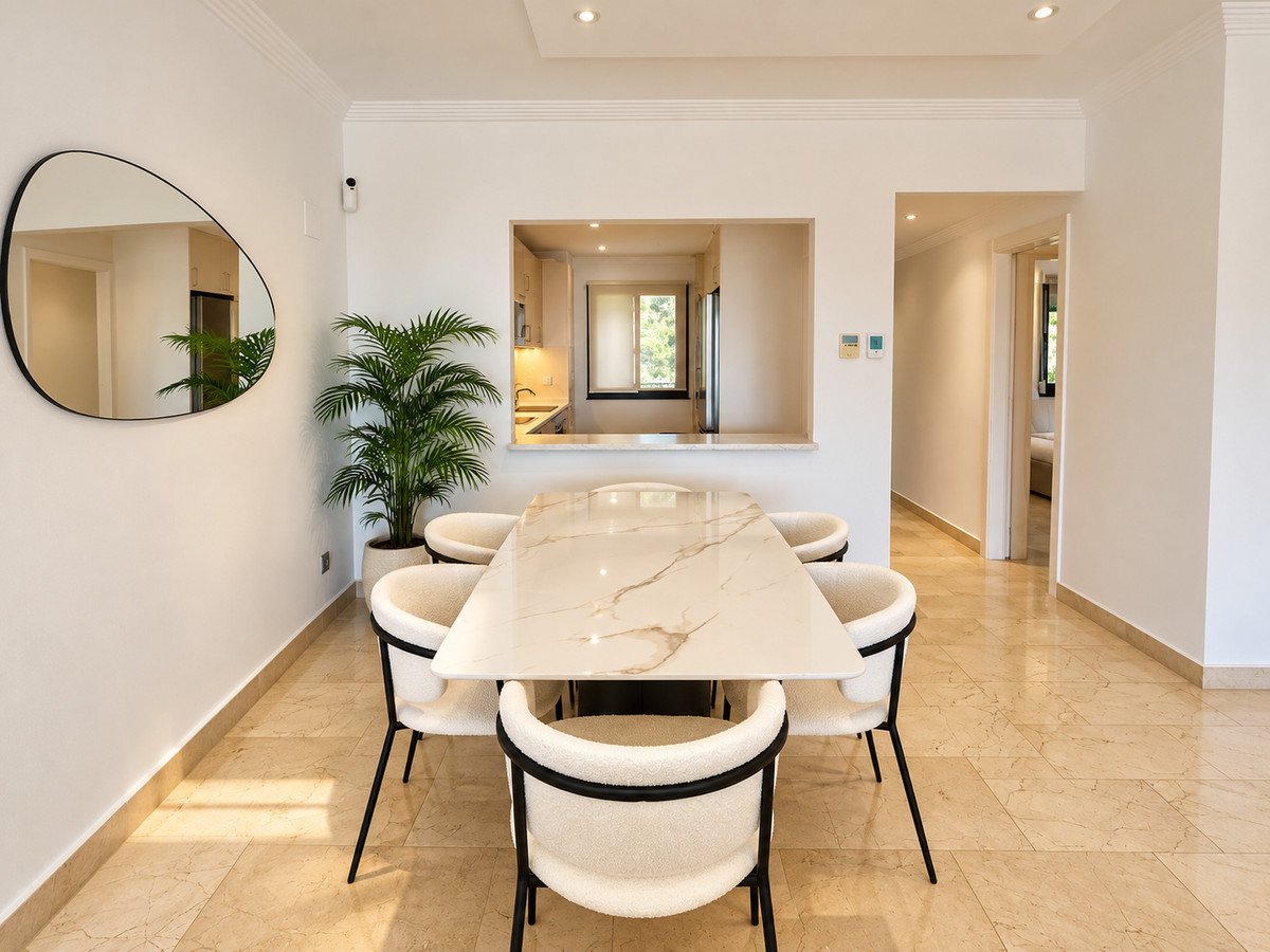 2 Bed Middle Floor Apartment in Estepona