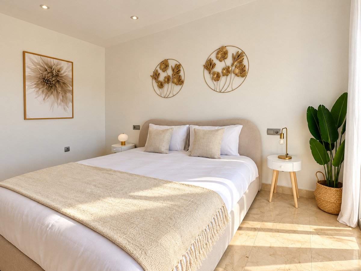 2 Bed Middle Floor Apartment in Estepona