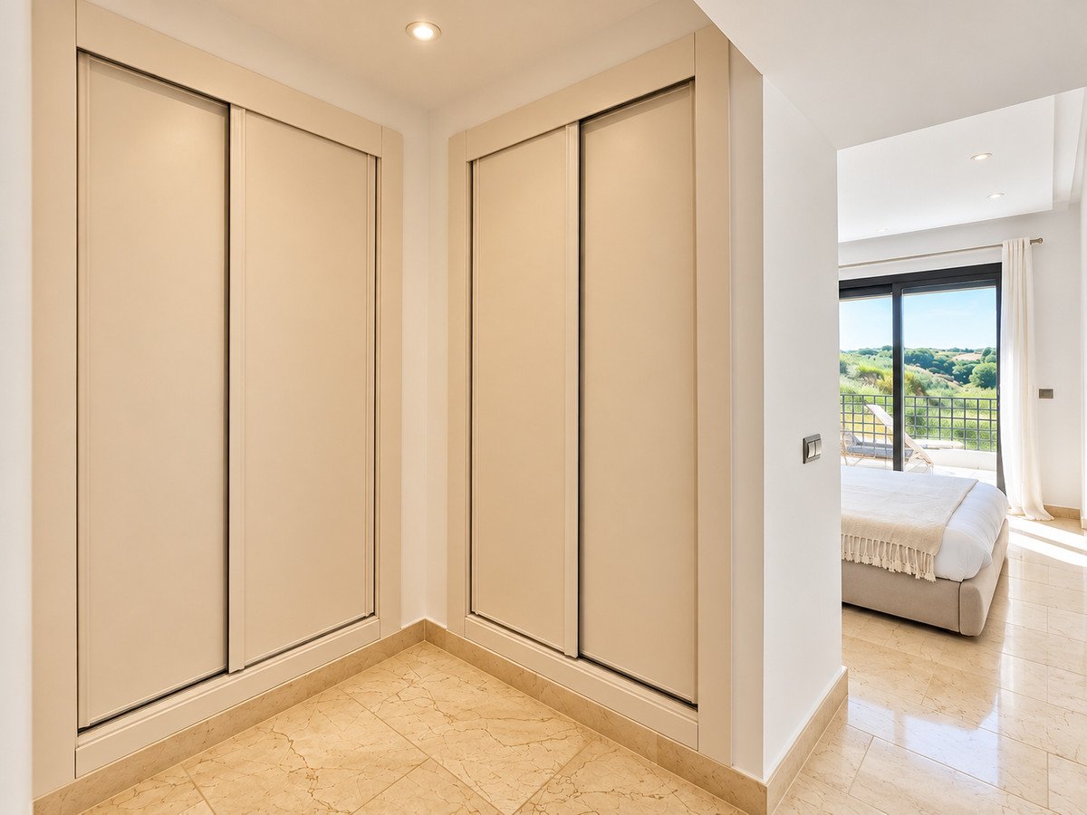 2 Bed Middle Floor Apartment in Estepona