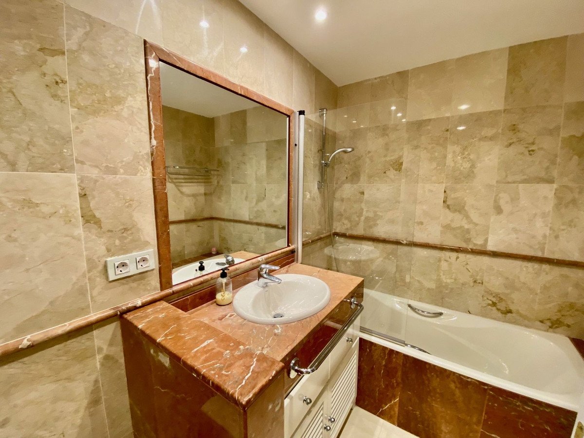 2 Bed Middle Floor Apartment in Hacienda del Sol
