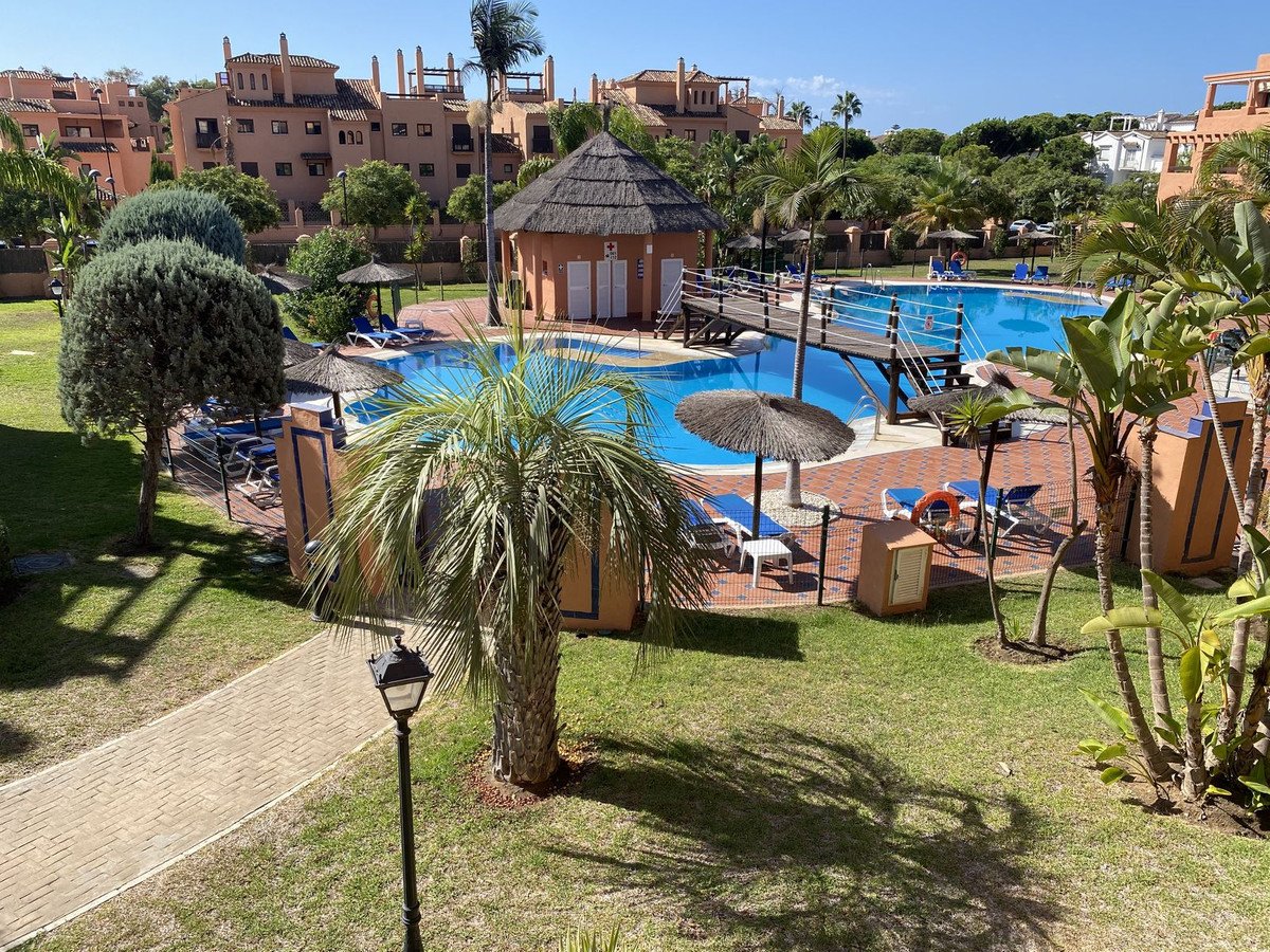 2 Bed Middle Floor Apartment in Hacienda del Sol