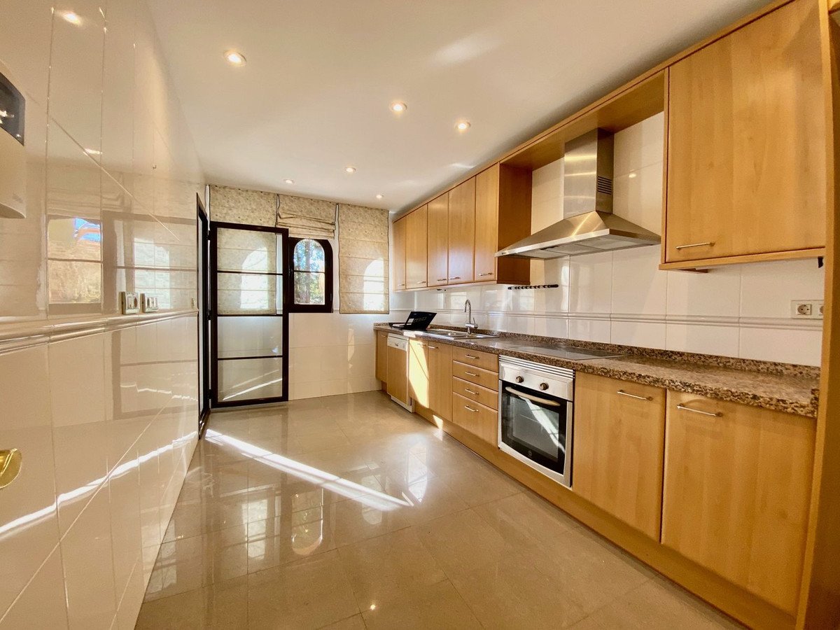 2 Bed Middle Floor Apartment in Hacienda del Sol