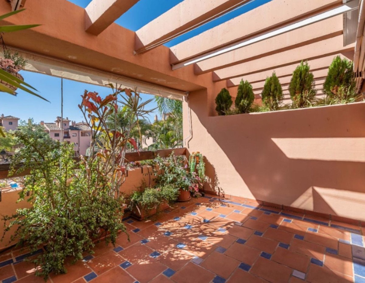 2 Bed Middle Floor Apartment in Hacienda del Sol
