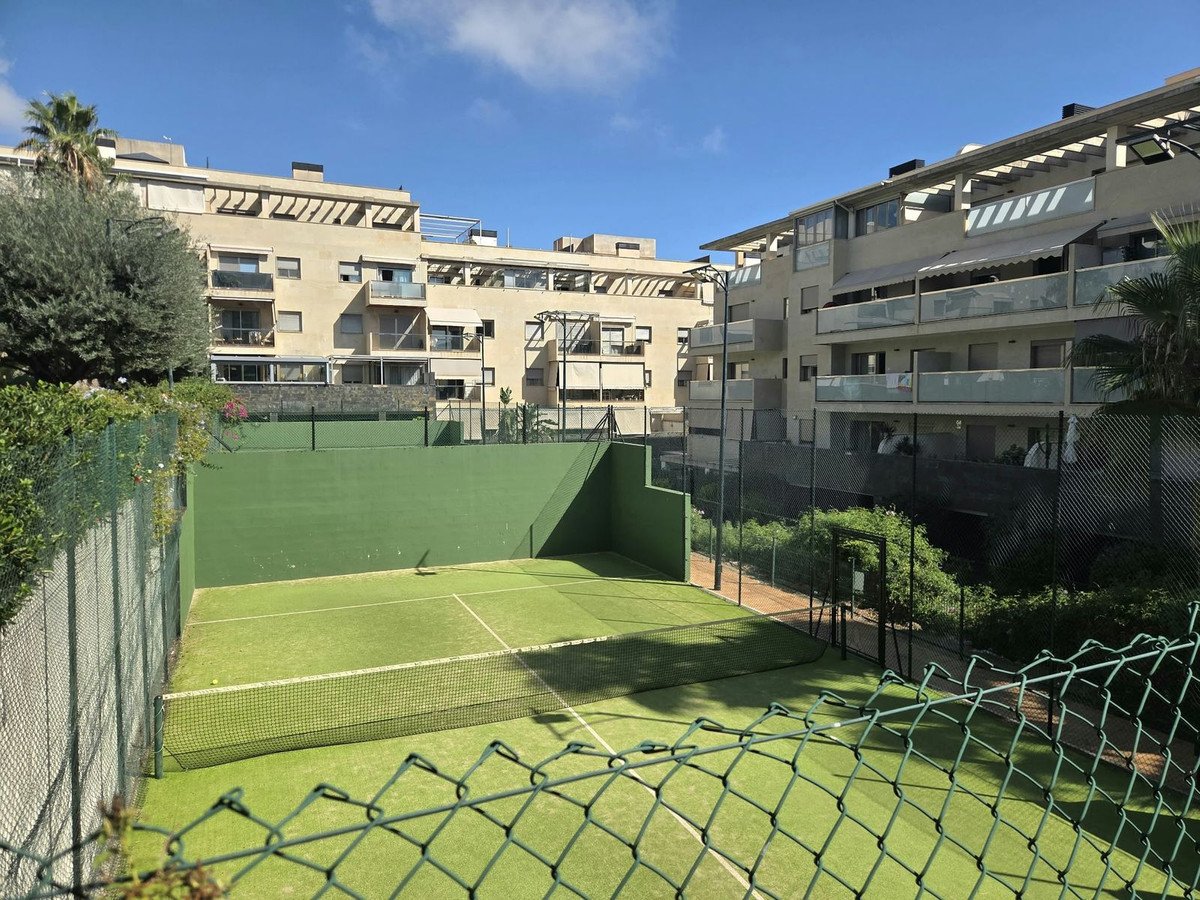2 Bed Middle Floor Apartment in Torremolinos