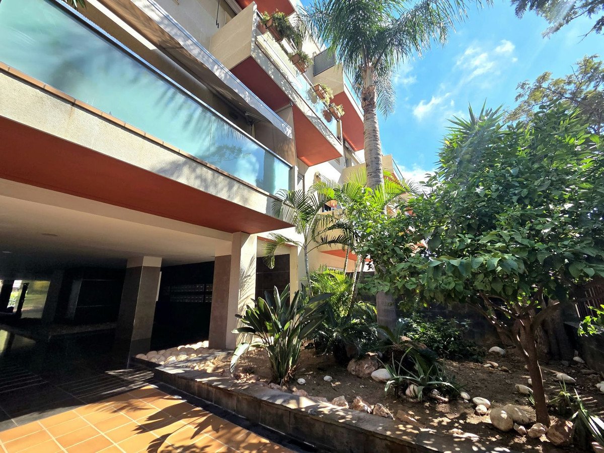 2 Bed Middle Floor Apartment in Torremolinos