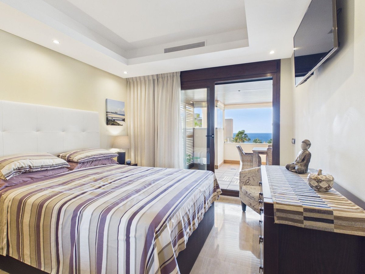 2 Bed Middle Floor Apartment in Estepona