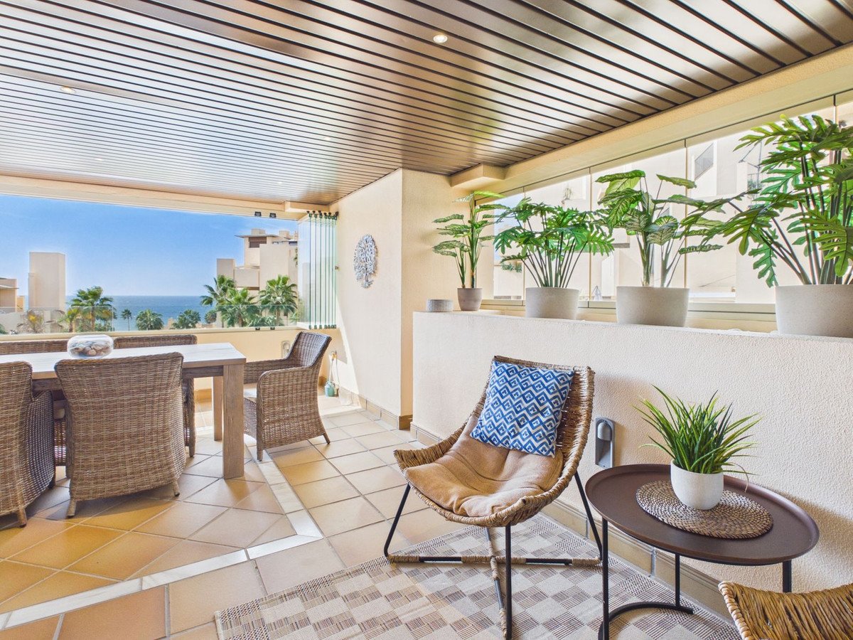2 Bed Middle Floor Apartment in Estepona
