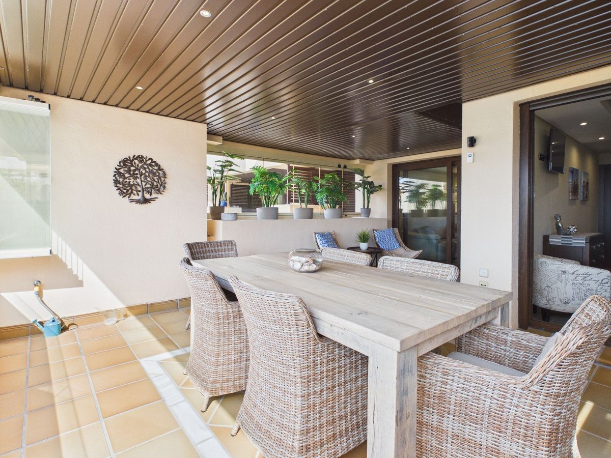2 Bed Middle Floor Apartment in Estepona