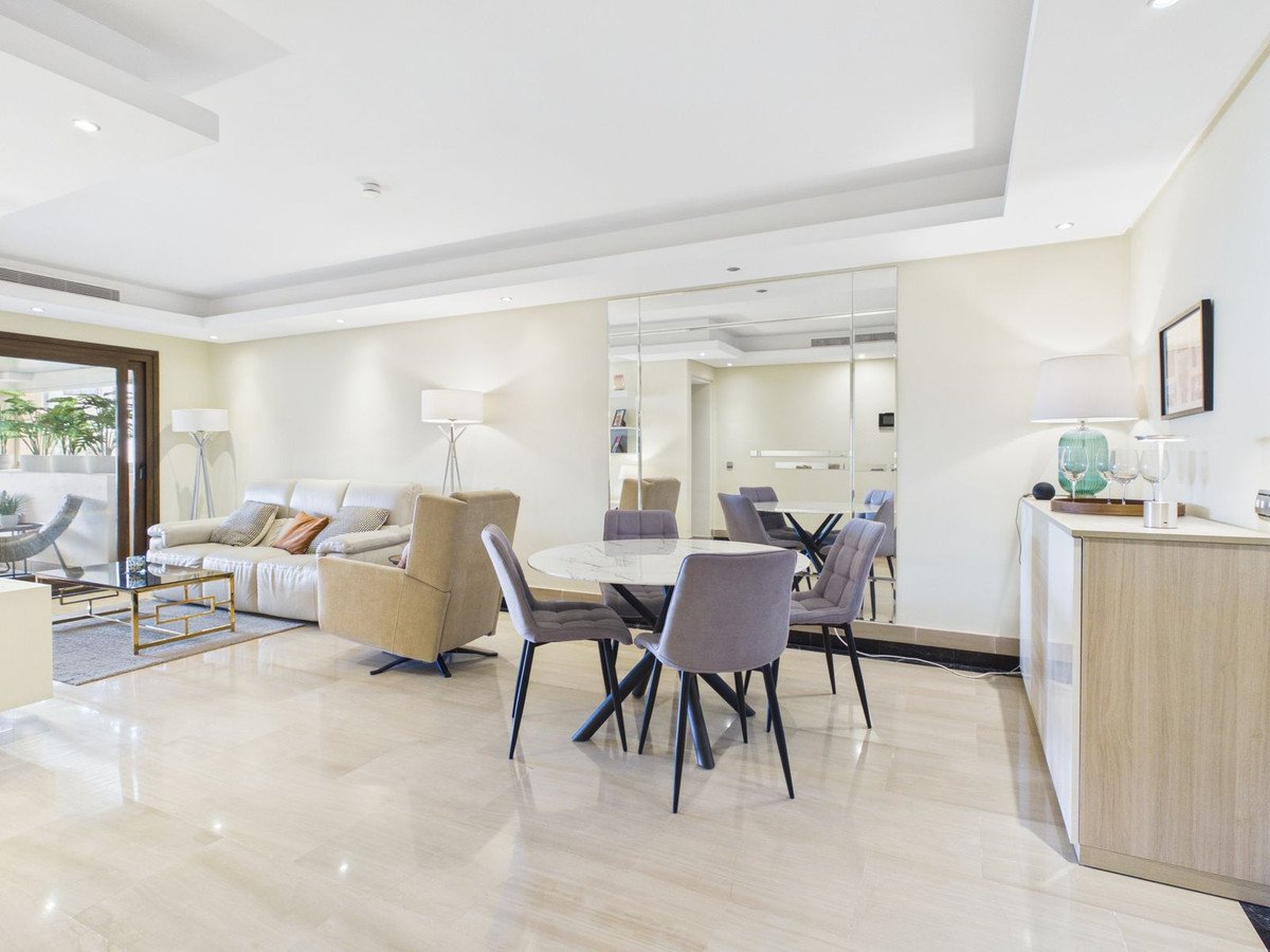 2 Bed Middle Floor Apartment in Estepona