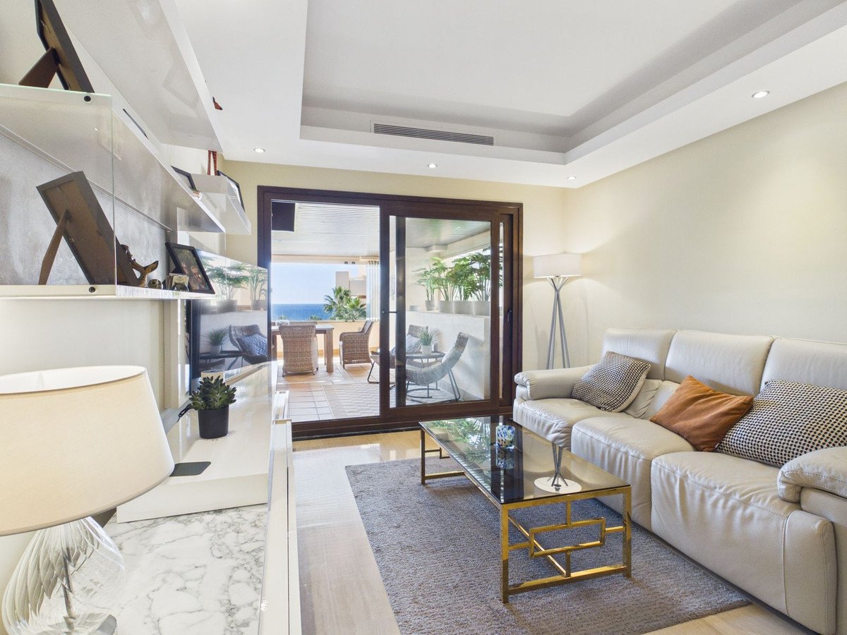 2 Bed Middle Floor Apartment in Estepona
