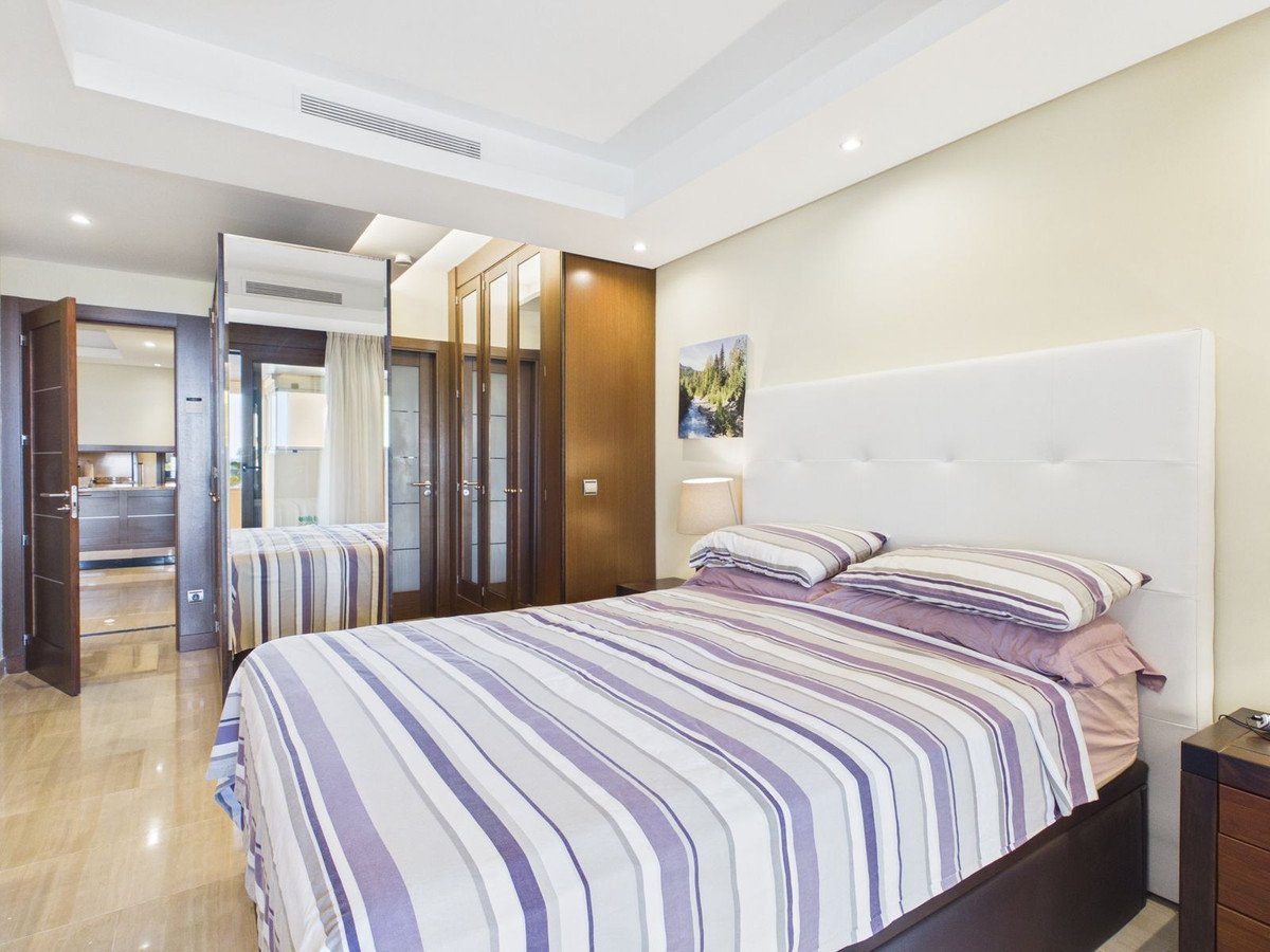 2 Bed Middle Floor Apartment in Estepona