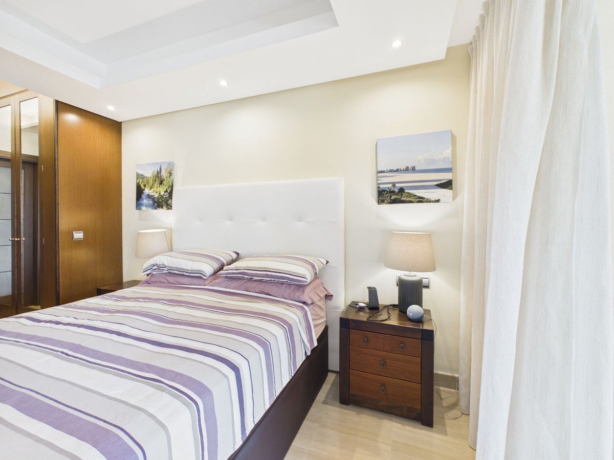 2 Bed Middle Floor Apartment in Estepona