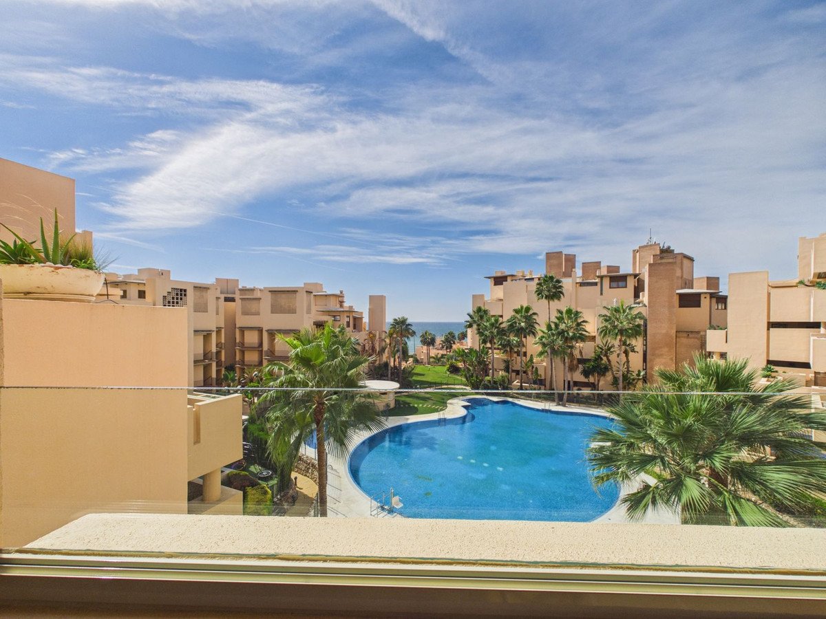 2 Bed Middle Floor Apartment in Estepona