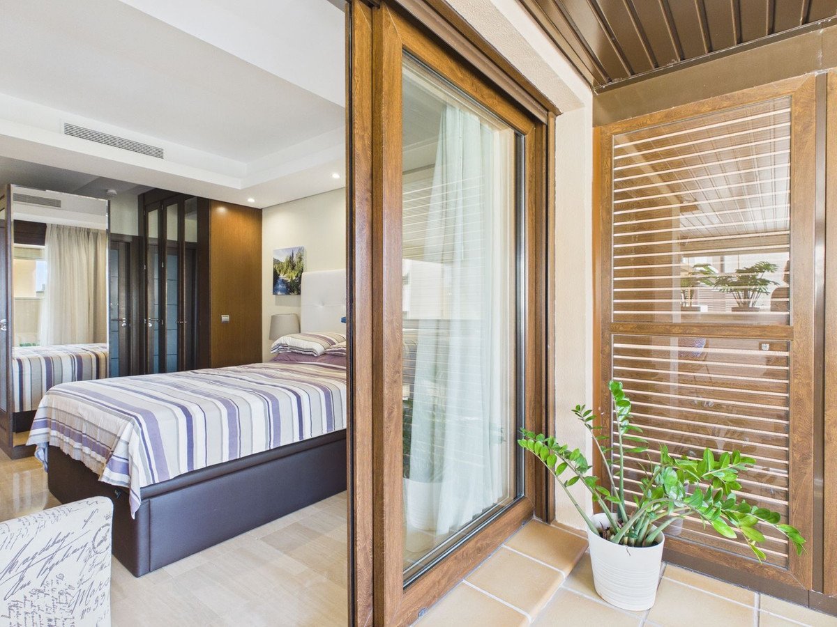 2 Bed Middle Floor Apartment in Estepona
