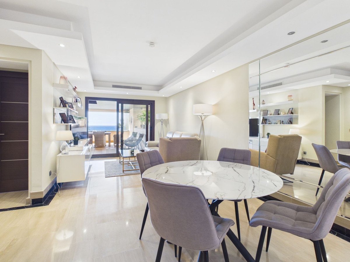 2 Bed Middle Floor Apartment in Estepona