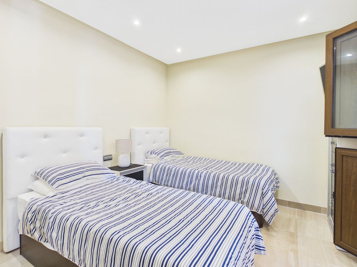 2 Bed Middle Floor Apartment in Estepona