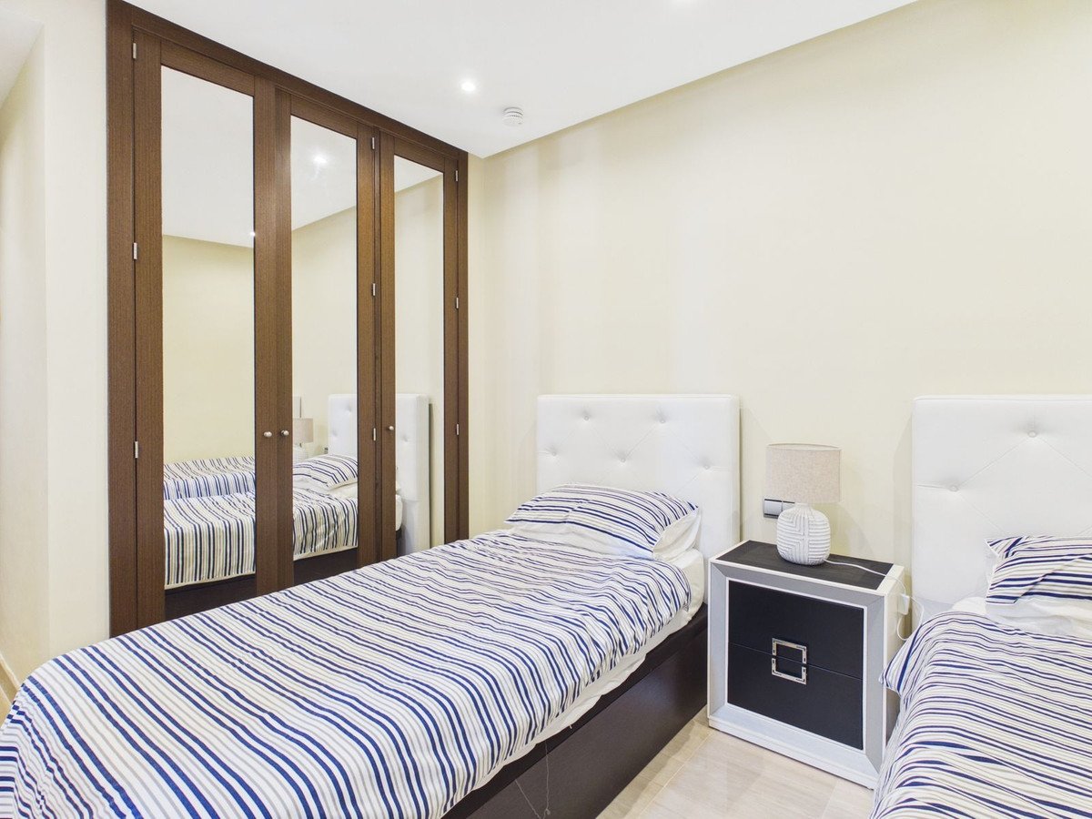 2 Bed Middle Floor Apartment in Estepona