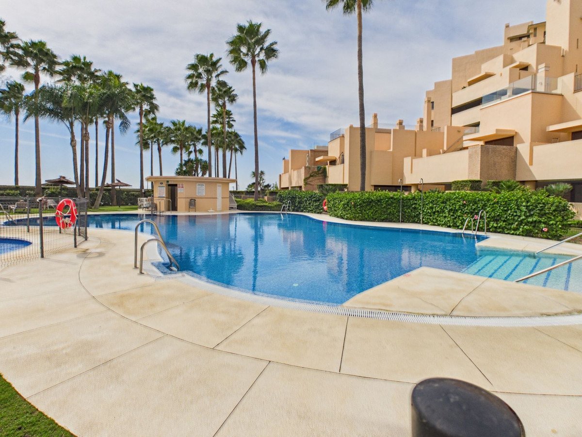 2 Bed Middle Floor Apartment in Estepona