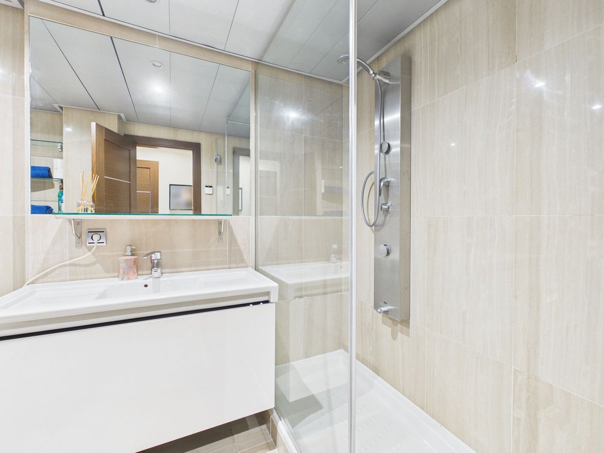 2 Bed Middle Floor Apartment in Estepona