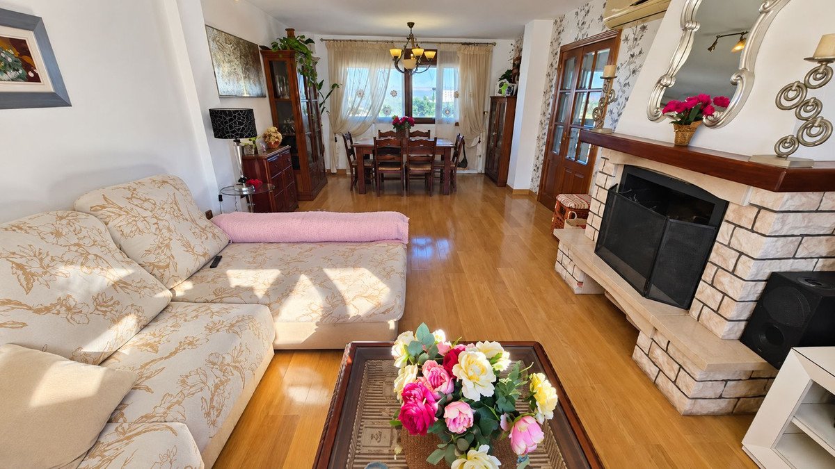 6 Bed Detached Villa in Alhaurín de la Torre