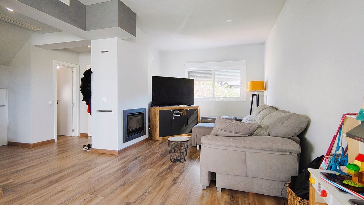 3 Bed Semi-Detached House in El Padron