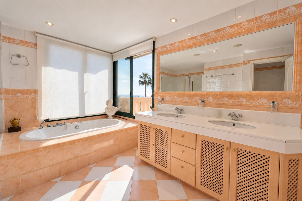 3 Bed Penthouse Duplex in Elviria