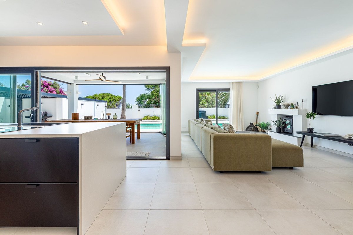 4 Bed Detached Villa in Carib Playa