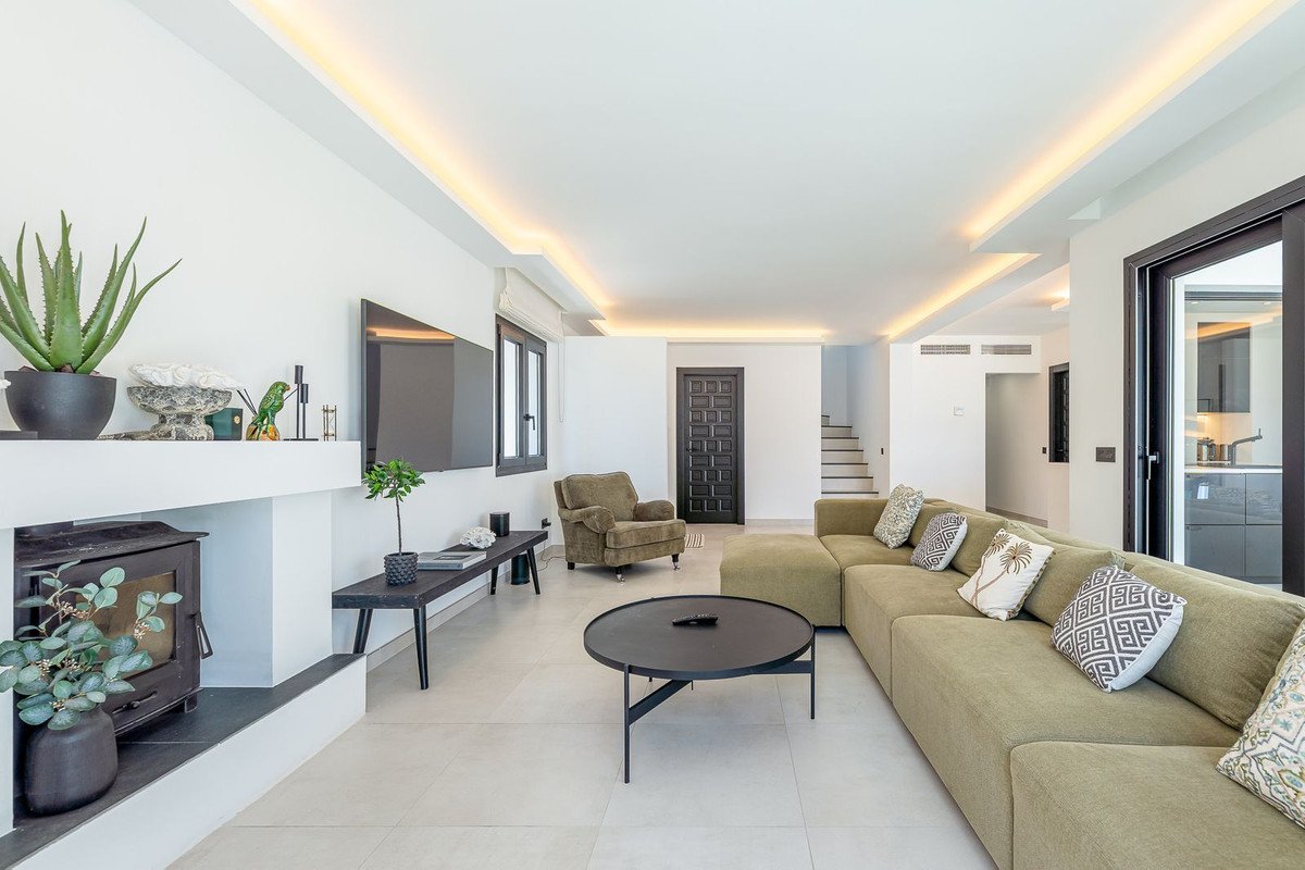 4 Bed Detached Villa in Carib Playa