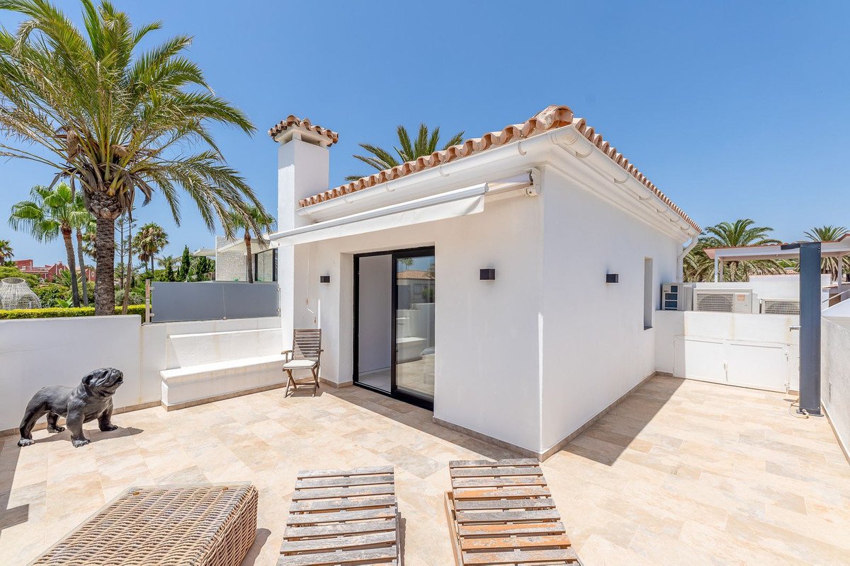 4 Bed Detached Villa in Carib Playa