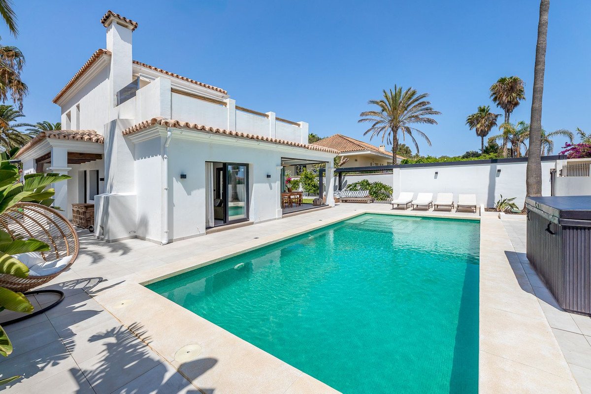 4 Bed Detached Villa in Carib Playa