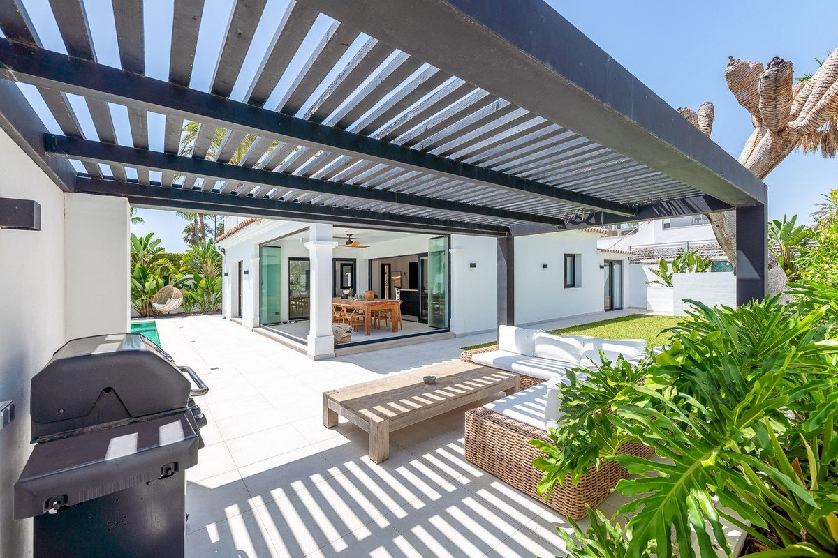 4 Bed Detached Villa in Carib Playa