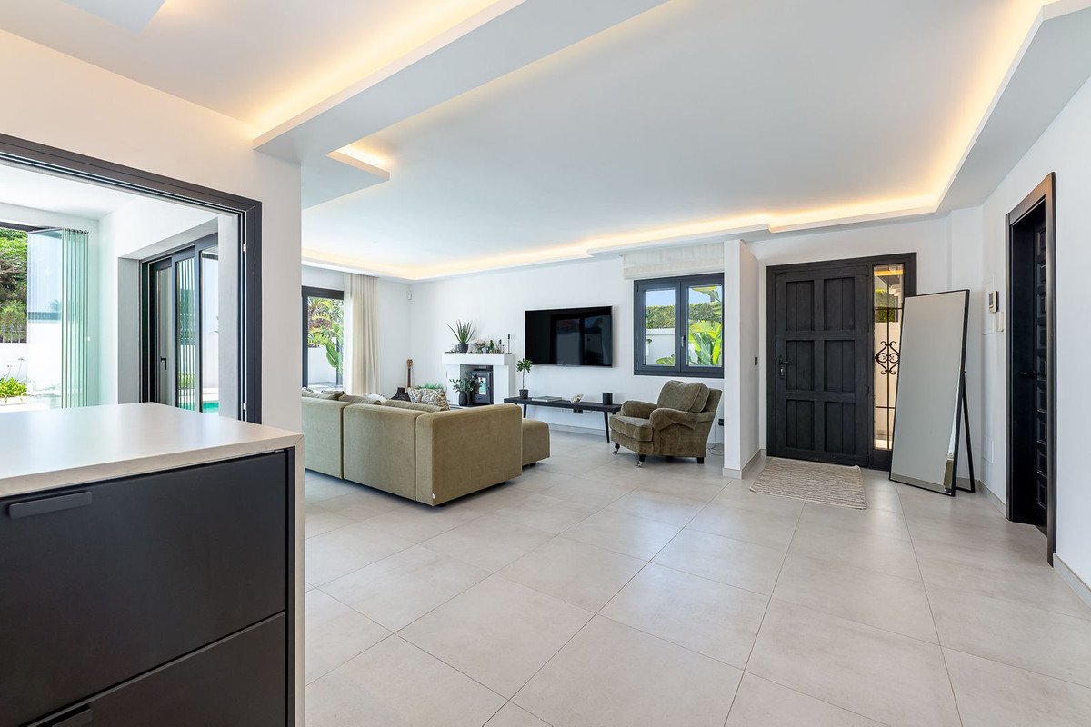 4 Bed Detached Villa in Carib Playa