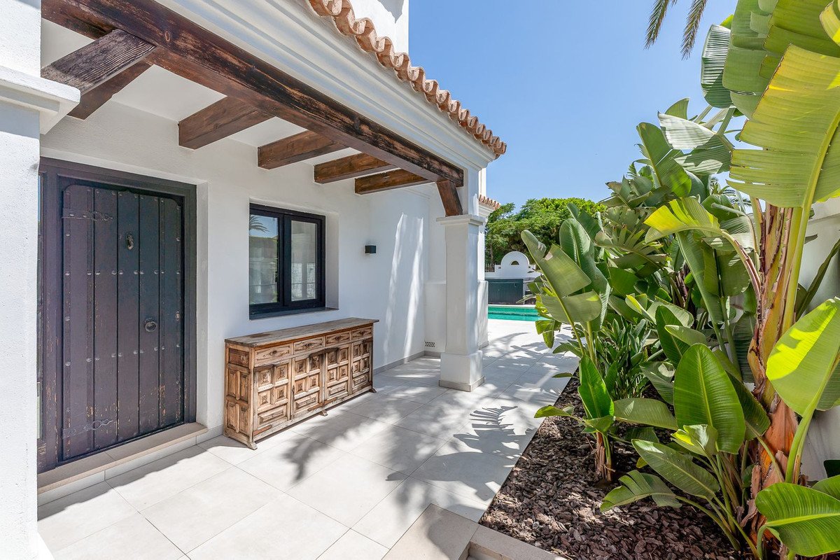 4 Bed Detached Villa in Carib Playa