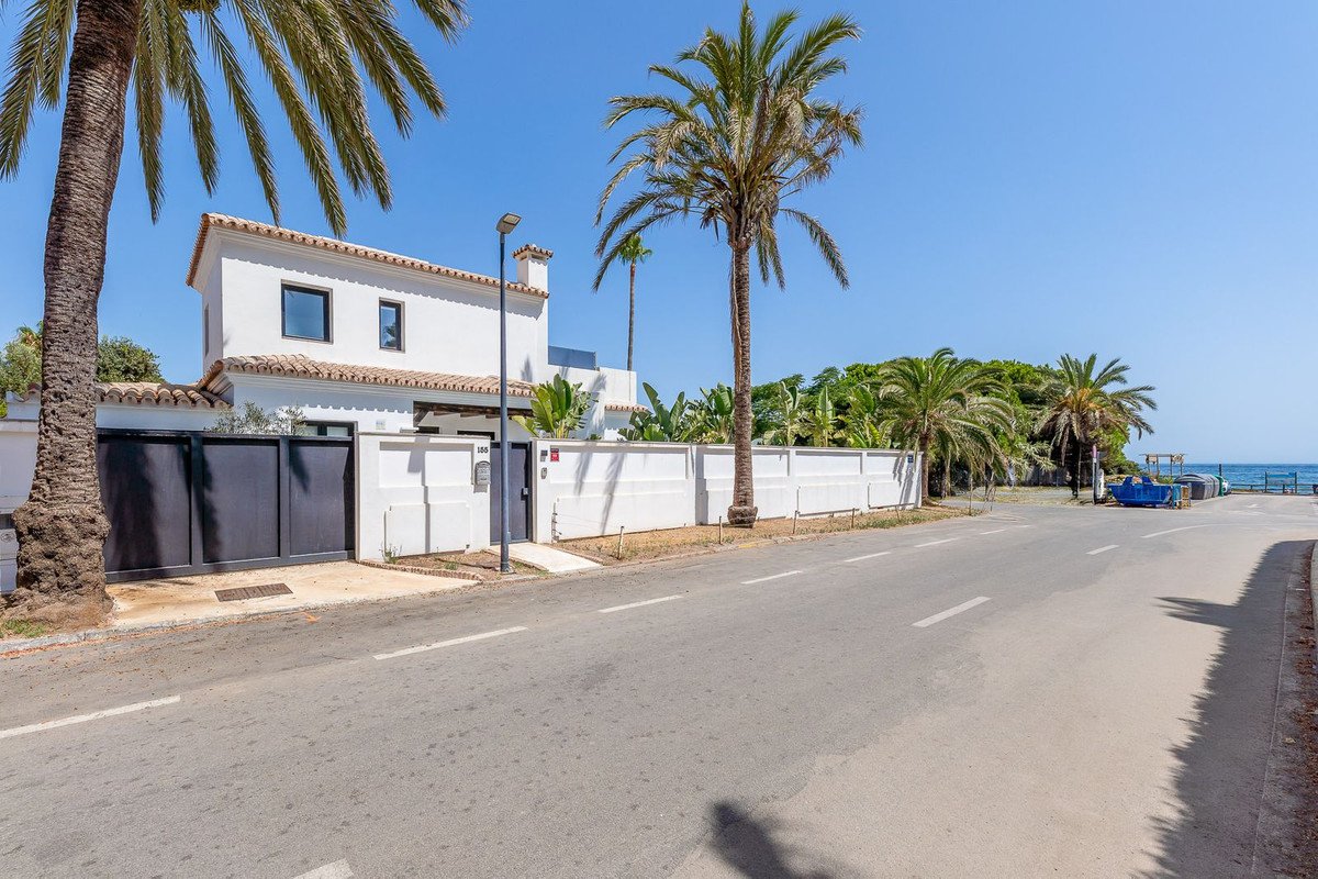 4 Bed Detached Villa in Carib Playa