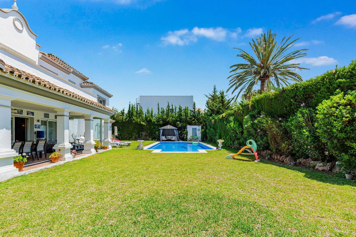 4 Bed Detached Villa in Costalita