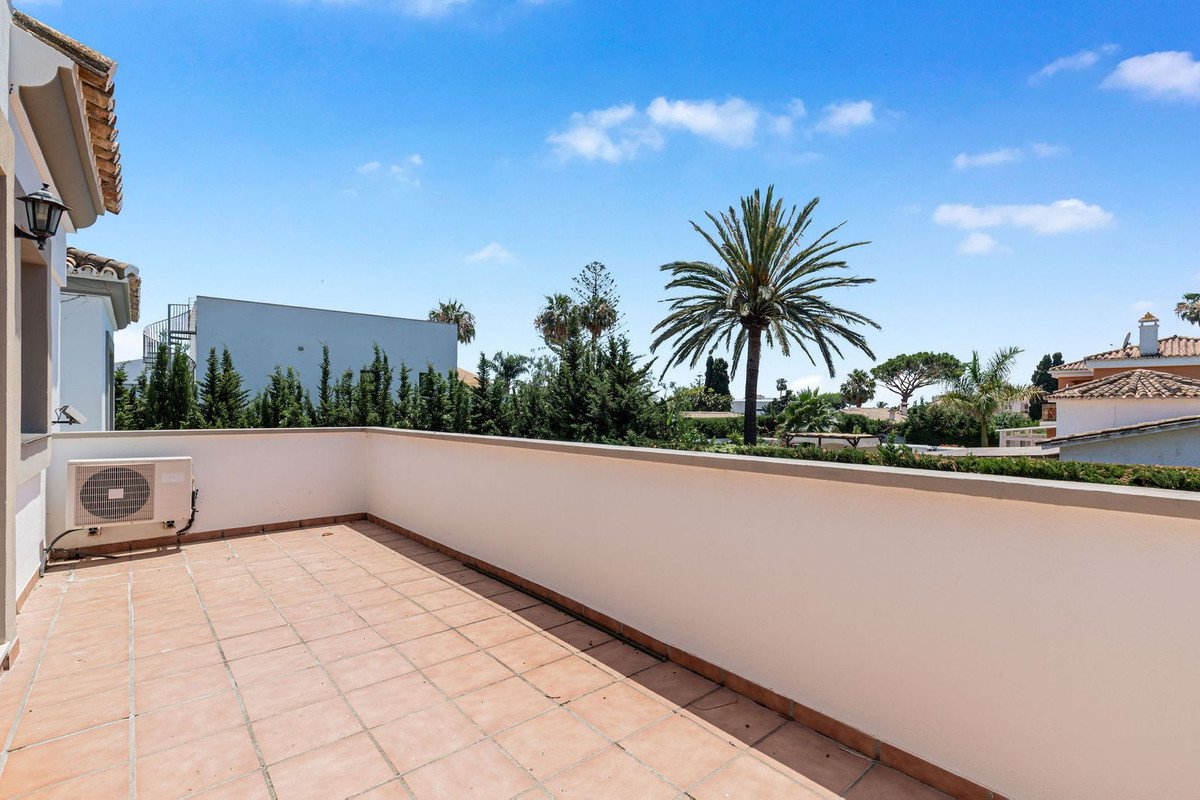 4 Bed Detached Villa in Costalita