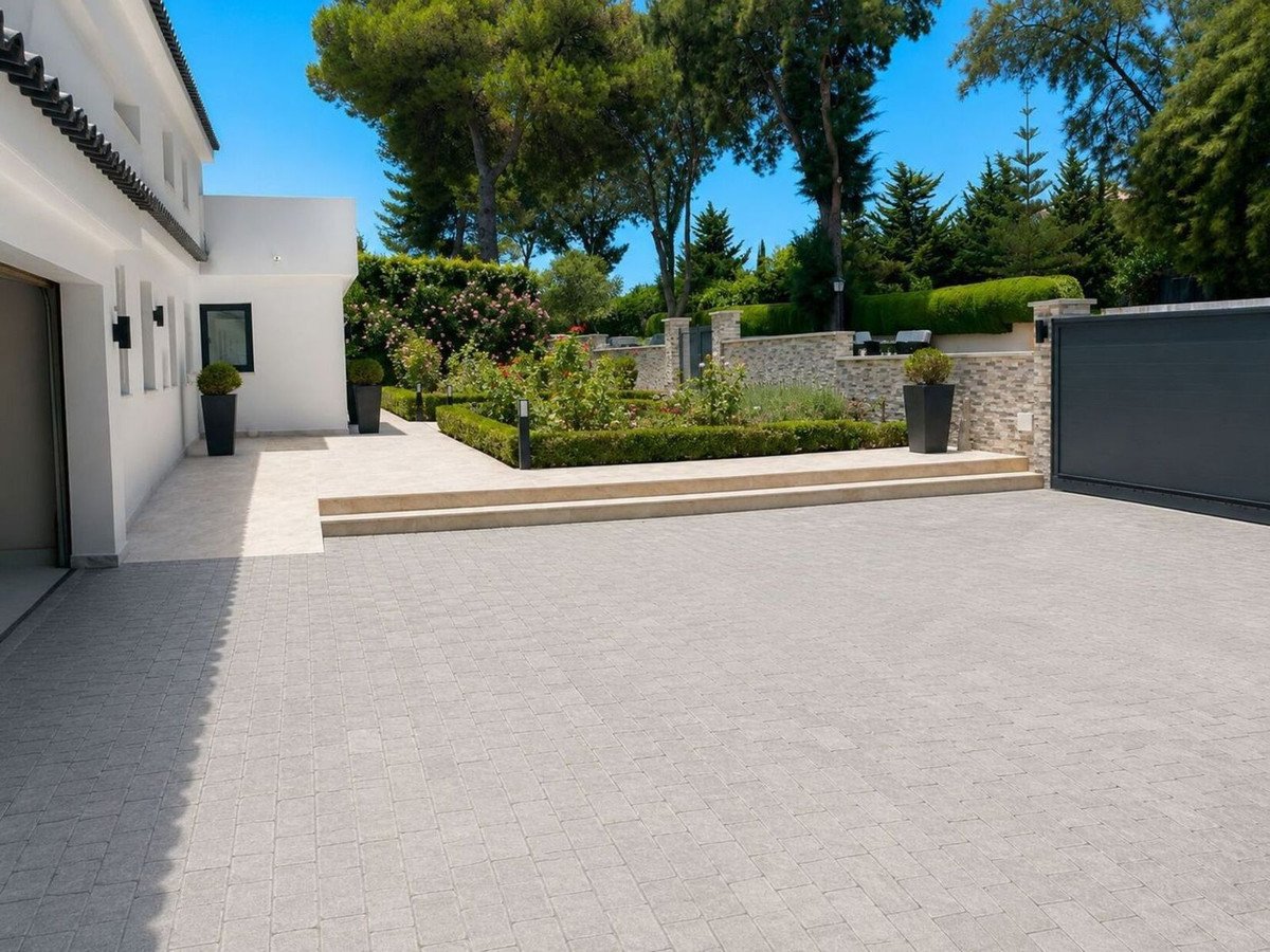 5 Bed Detached Villa in Sotogrande
