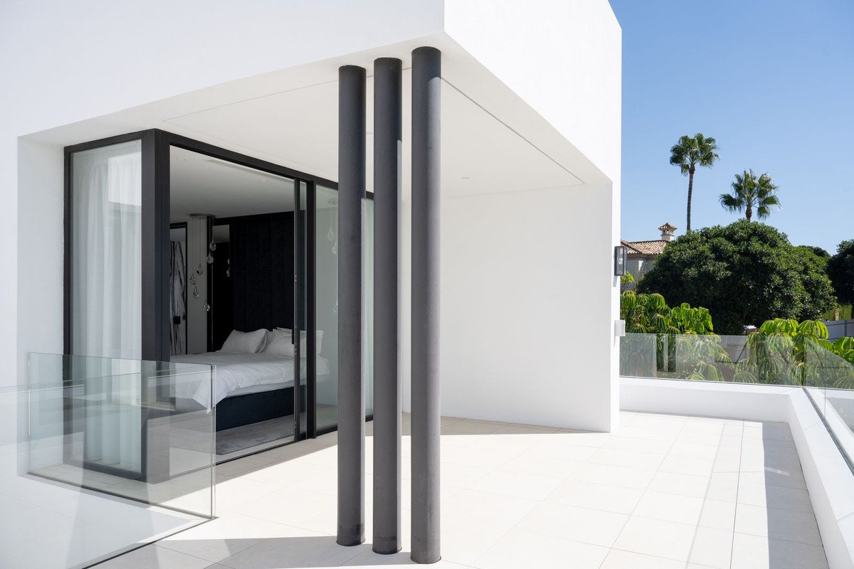 5 Bed Detached Villa in Marbella