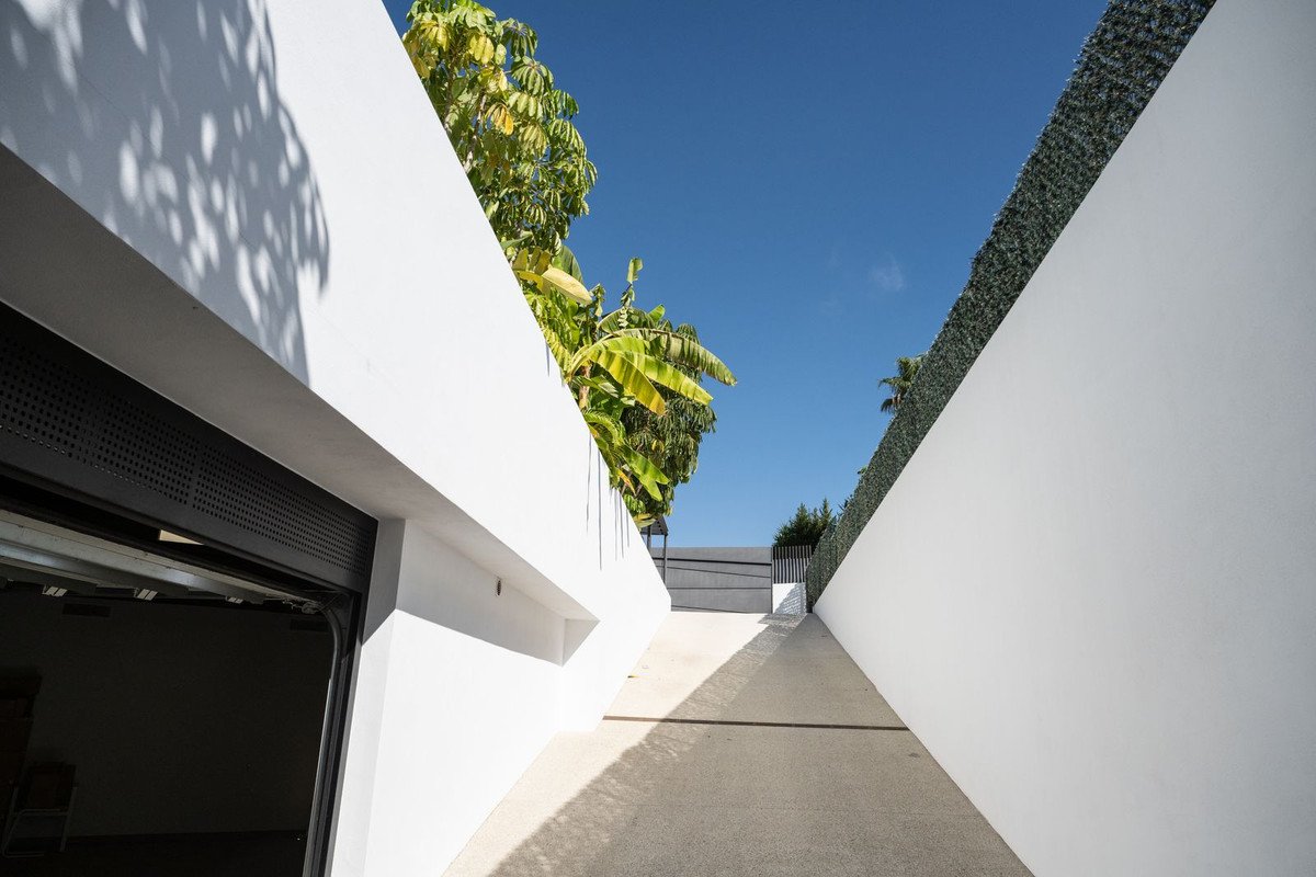 5 Bed Detached Villa in Marbella