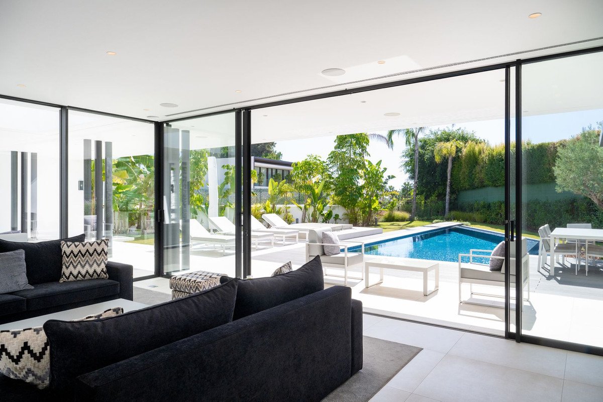 5 Bed Detached Villa in Marbella