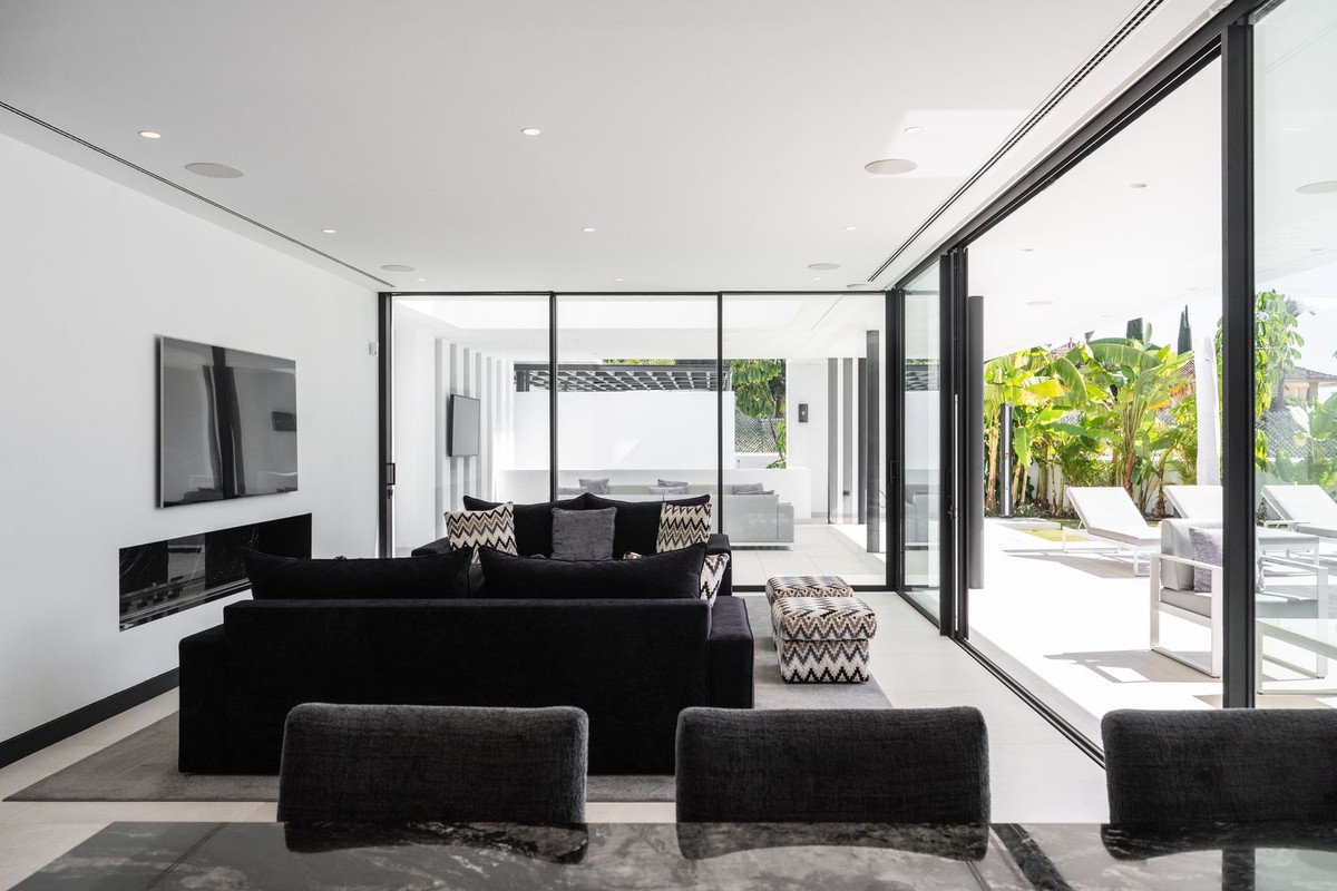 5 Bed Detached Villa in Marbella