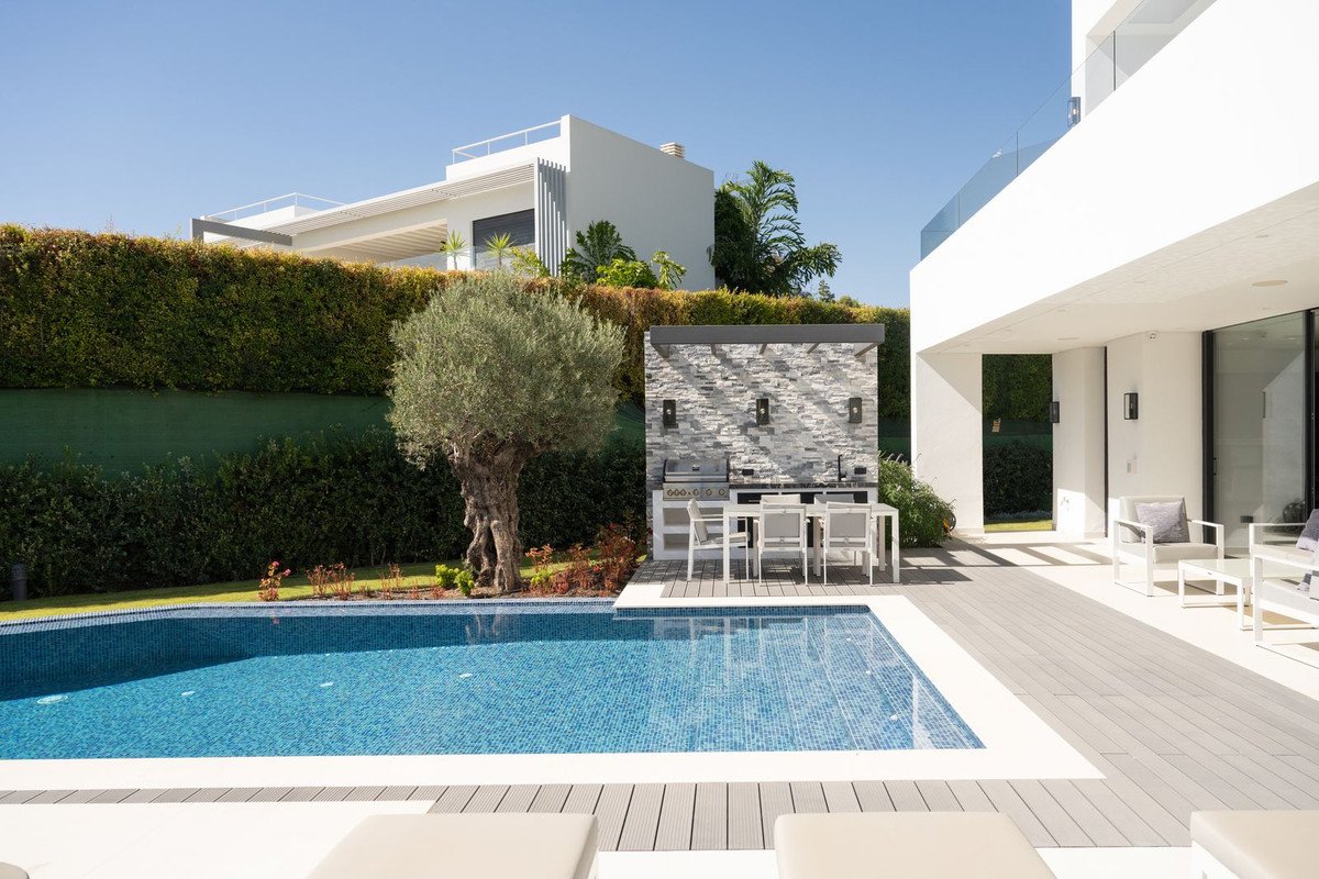 5 Bed Detached Villa in Marbella