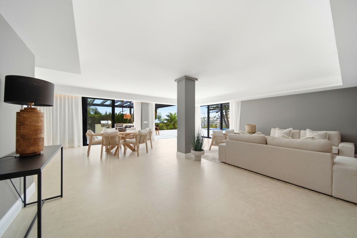 5 Bed Detached Villa in Benahavís